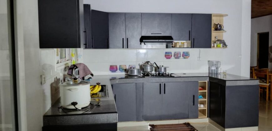 A vendre une villa de type F5 de 179 m2 sur un terrain de 544 m2 située à Ambohidratrimo