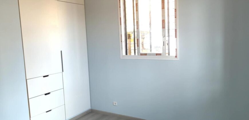 A vendre une villa de type F5 de 179 m2 sur un terrain de 544 m2 située à Ambohidratrimo