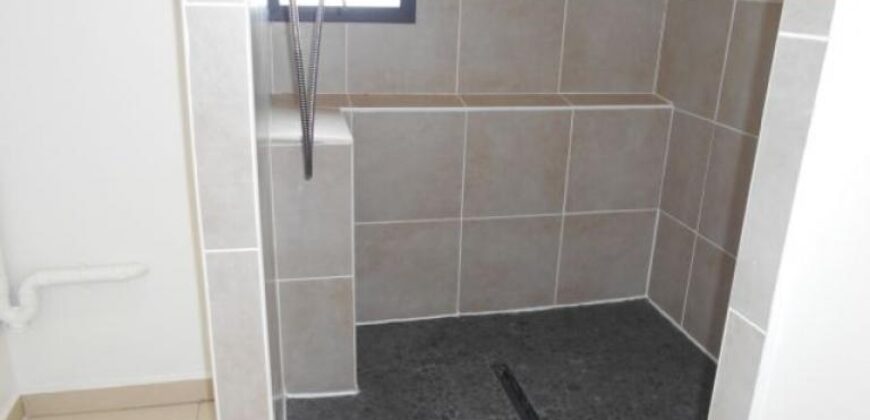 A louer un appartement T3 situé dans un quartier calme à Cité Platon