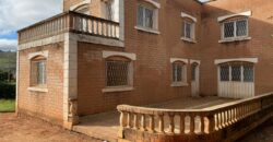 A vendre une villa T6 à terminer idéalement située dans un environnement calme à Amboanjobe