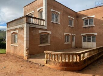 A vendre une villa T6 à terminer idéalement située dans un environnement calme à Amboanjobe