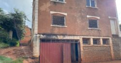 A vendre une villa T6 à terminer idéalement située dans un environnement calme à Amboanjobe