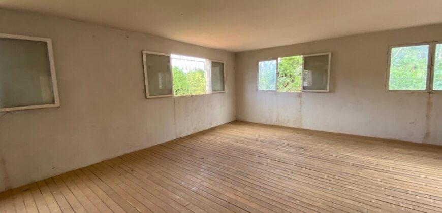 A vendre une villa T6 à terminer idéalement située dans un environnement calme à Amboanjobe