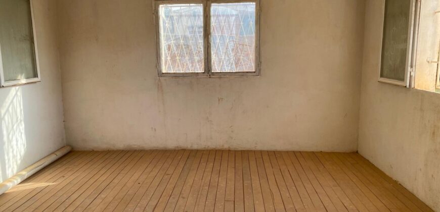 A vendre une villa T6 à terminer idéalement située dans un environnement calme à Amboanjobe
