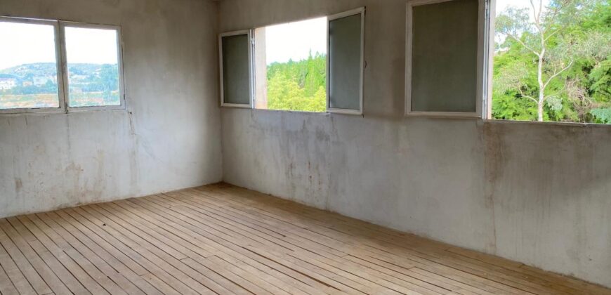 A vendre une villa T6 à terminer idéalement située dans un environnement calme à Amboanjobe
