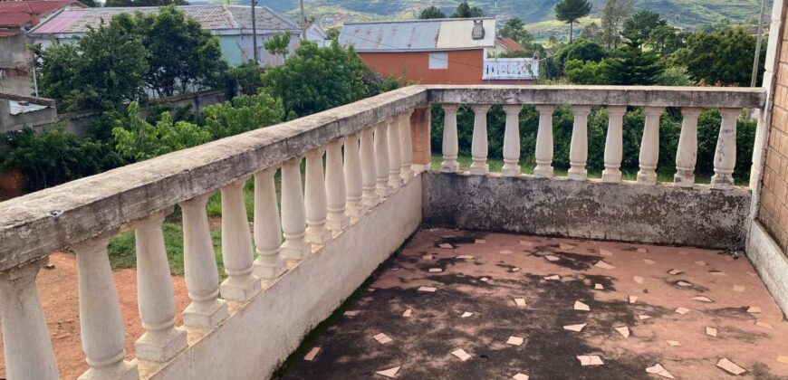 A vendre une villa T6 à terminer idéalement située dans un environnement calme à Amboanjobe