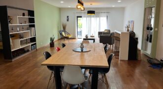 A louer un spacieux appartement T4 semi meublé situé à Ambolokandrina