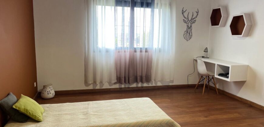 A louer un spacieux appartement T4 semi meublé situé à Ambolokandrina