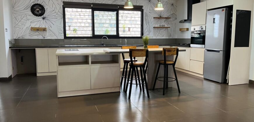 A louer un spacieux appartement T4 semi meublé situé à Ambolokandrina