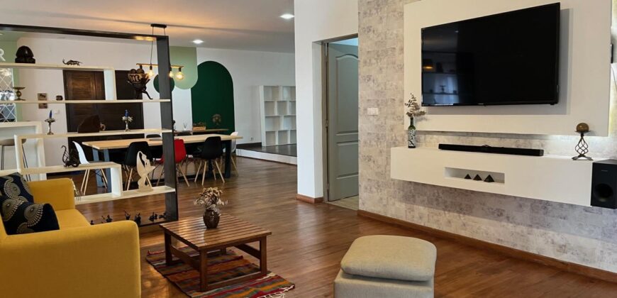 A louer un spacieux appartement T4 semi meublé situé à Ambolokandrina
