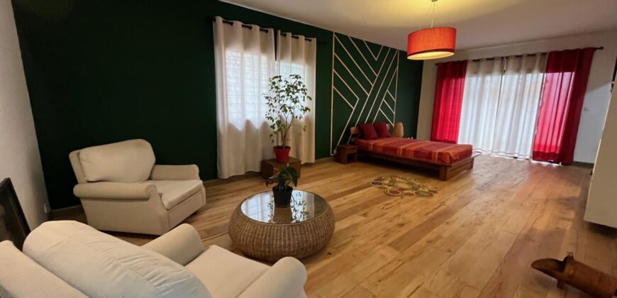 A louer un spacieux appartement T4 semi meublé situé à Ambolokandrina