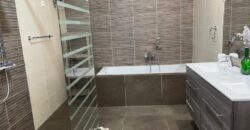 A louer un spacieux appartement T4 semi meublé situé à Ambolokandrina