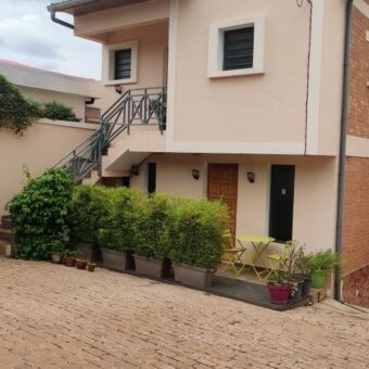 A louer deux appartements T2 meublés et équipés situés dans un quartier calme et résidentiel à Ivato