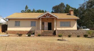 A vendre une villa T4 de plain pied sur un vaste terrain de 1155 m2 située à Alasora