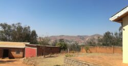 A vendre une villa T4 de plain pied sur un vaste terrain de 1155 m2 située à Alasora