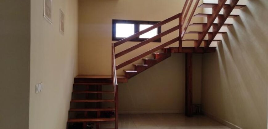 A louer une charmante villa T5 meublée située dans une résidence sécurisée 24/24 à Ivato