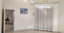 A louer une charmante villa T5 meublée située dans une résidence sécurisée 24/24 à Ivato