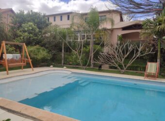 A louer une charmante villa T5 meublée située dans une résidence sécurisée 24/24 à Ivato