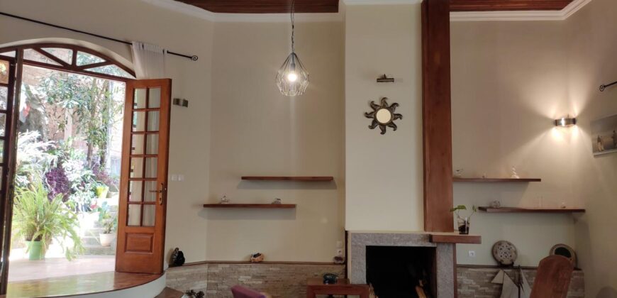 A louer une charmante villa T5 meublée située dans une résidence sécurisée 24/24 à Ivato
