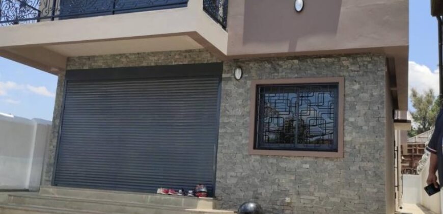 Location de deux villas neuves de type F4 situées dans un quartier résidentiel à Androhibe