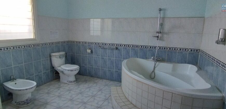 A vendre une charmante villa T4 située dans un quartier résidentiel calme à Ilaivola