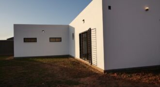 A vendre une villa neuve de type F4 de style traditionnel située à Manazary Ilafy