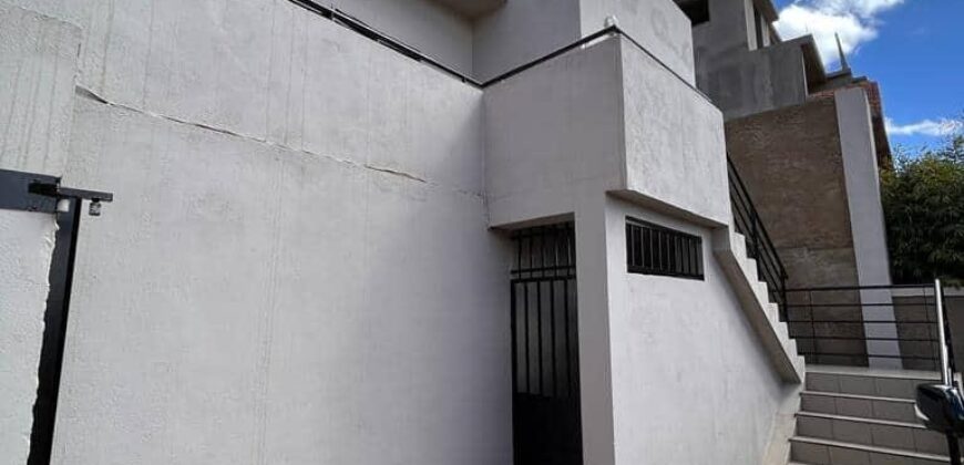 A louer une villa T3 moderne située dans un quartier paisible à Ankaraobato Tanjombato