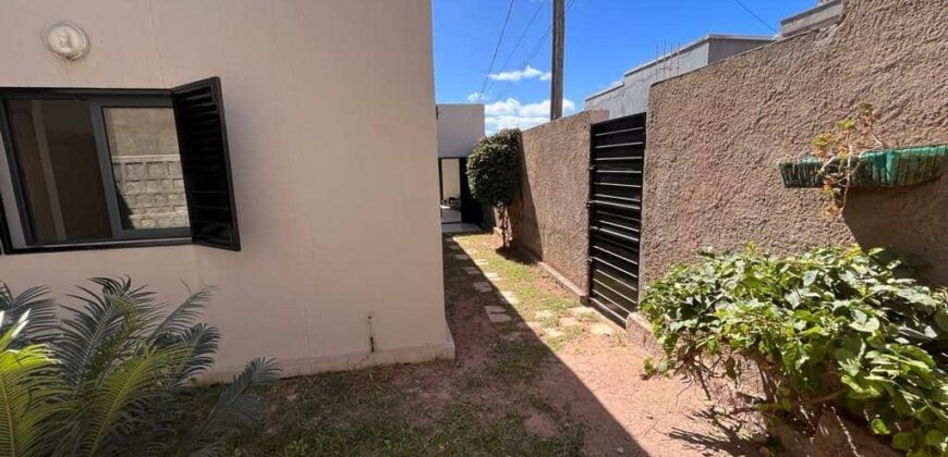 A louer une villa T3 moderne située dans un quartier paisible à Ankaraobato Tanjombato