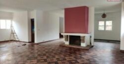 A louer une grande villa F5 à étage sur un terrain d’environ 2000 m2 située dans un lotissement calme à Ivandry