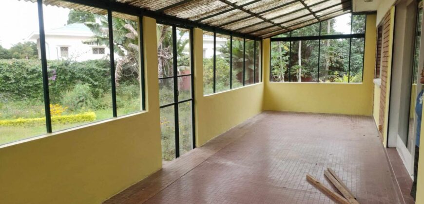 A louer une grande villa F5 à étage sur un terrain d’environ 2000 m2 située dans un lotissement calme à Ivandry