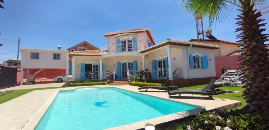 A vendre villa T4 avec piscine située dans un quartier calme Ilaivola