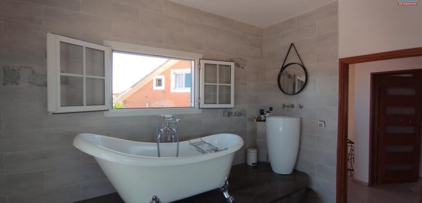 A vendre villa T4 avec piscine située dans un quartier calme Ilaivola