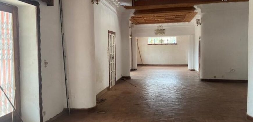 A louer une villa T7 idéale pour un usage bureau située dans un quartier calme à Ambaranjana
