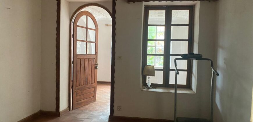A louer une villa T7 idéale pour un usage bureau située dans un quartier calme à Ambaranjana