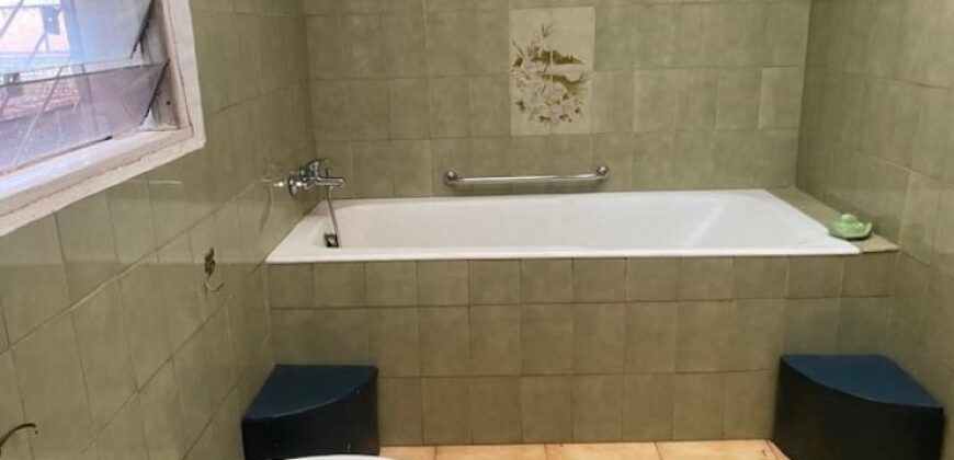 A louer une villa T7 idéale pour un usage bureau située dans un quartier calme à Ambaranjana