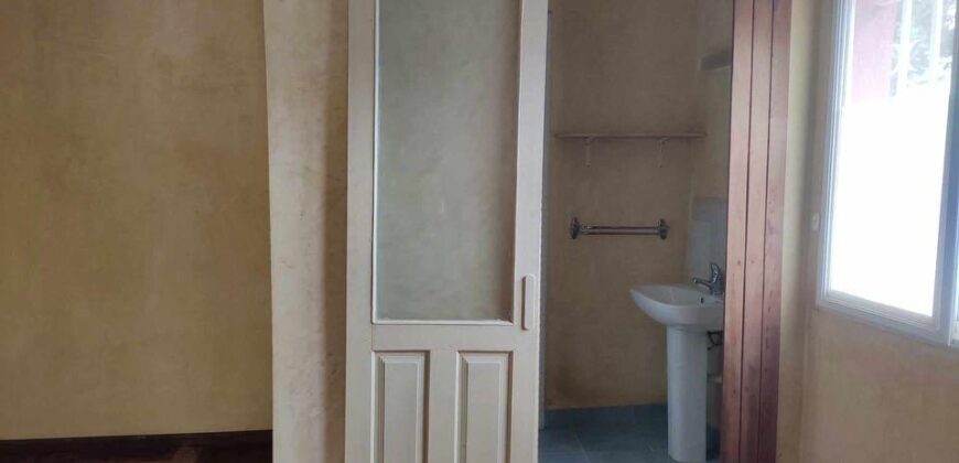 A vendre une villa T4 de plain pied située dans un quartier paisible à Ambohimalaza