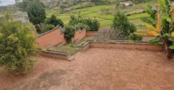 A vendre une villa T4 de plain pied située dans un quartier paisible à Ambohimalaza