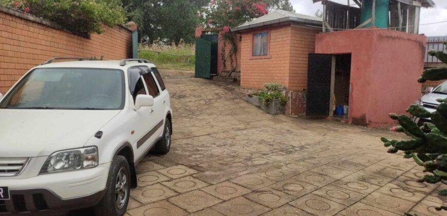 A vendre une villa T4 de plain pied située dans un quartier paisible à Ambohimalaza