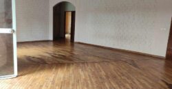 A vendre une villa T4 de plain pied située dans un quartier paisible à Ambohimalaza