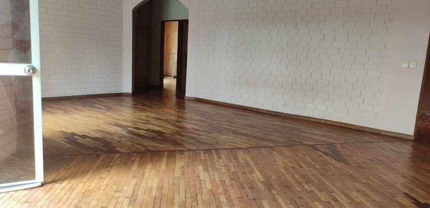 A vendre une villa T4 de plain pied située dans un quartier paisible à Ambohimalaza