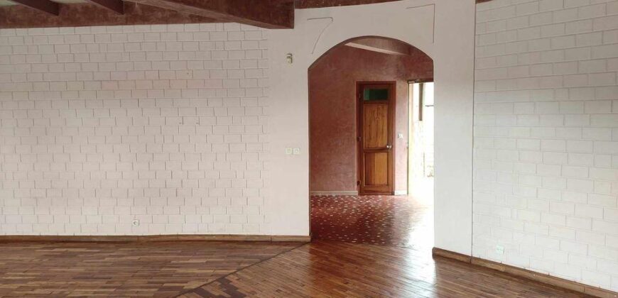 A vendre une villa T4 de plain pied située dans un quartier paisible à Ambohimalaza