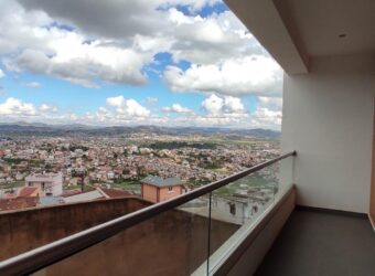 A vendre un appartement de 90 m2 situé dans un quartier calme de la Haute Ville
