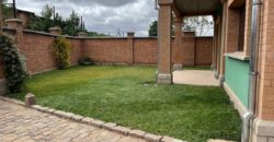 A louer une villa T4 située dans un quartier résidentiel à Ankorondrano