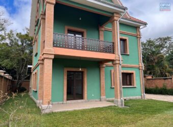 A louer une villa T4 située dans un quartier résidentiel à Ankorondrano