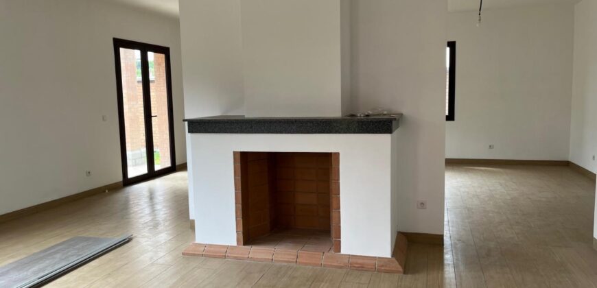 A louer une villa T4 située dans un quartier résidentiel à Ankorondrano