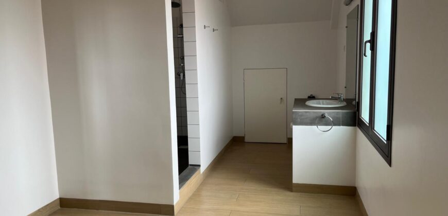 A louer une villa T4 située dans un quartier résidentiel à Ankorondrano