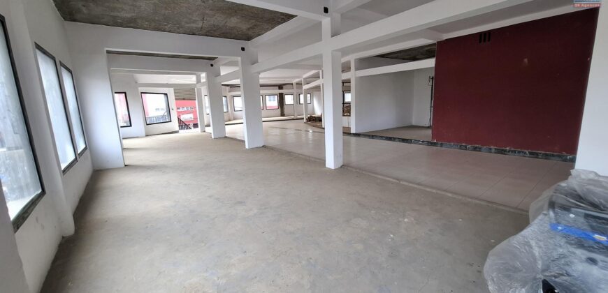 En location des locaux commerciaux de 12 m2 chacun situés en bord de route à Andravoahangy