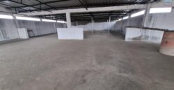 A louer un entrepôt de 495 m2 situé en bord de route à Andravoahangy