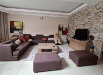 A louer un agréable appartement T4 en duplex situé à 5 minutes d’Ivandry au sein d’une résidence sécurisée
