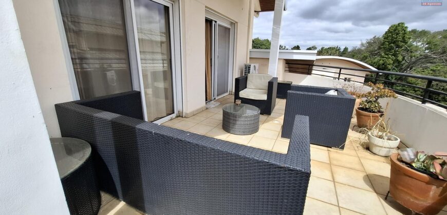 A louer un agréable appartement T4 en duplex situé à 5 minutes d’Ivandry au sein d’une résidence sécurisée